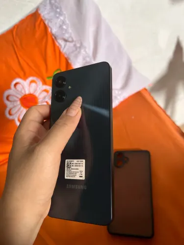 Celular com pouco meses de uso 