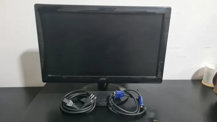 Monitor 18,5" barato e com som integrado