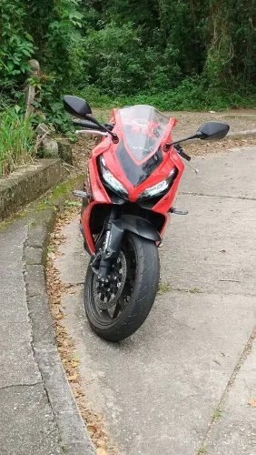 CBR NOVO APENAS 2.500 KM 