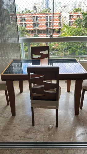 Mesa de jantar articulável - ela aumenta de tamanho