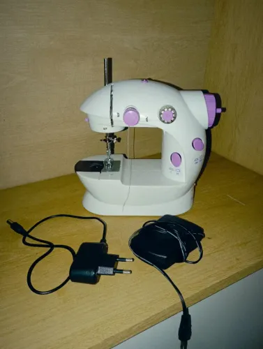 Máquina de costura portátil