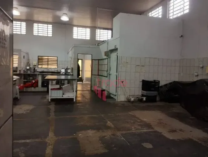 Salão Comercial para alugar de 150m² no Bairro Jardim Jóquei Clube em Ribeirão Perto com E