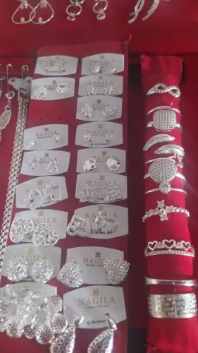 Brincos pequenos 40$ anéis 80$ 1 ano de garantia, prata 925