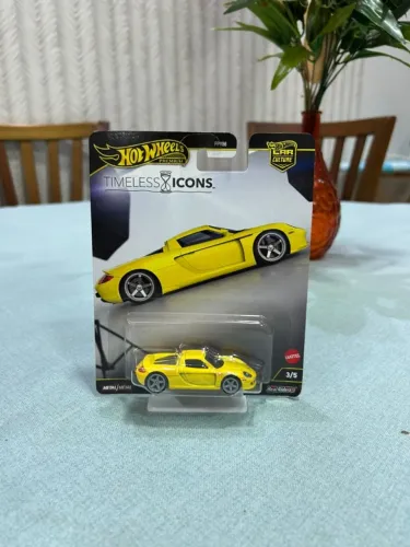 Hot Wheels Premium Porsche Carrera GT Amarelo