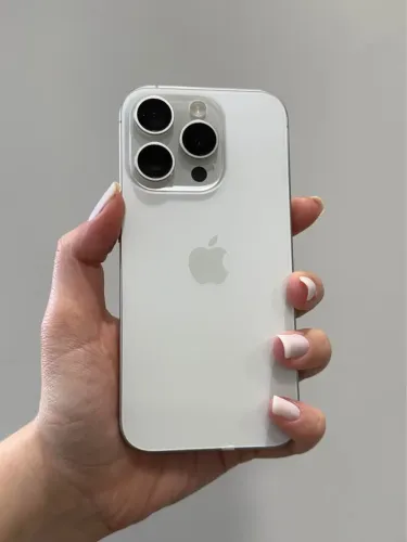 Iphone 15 Pro (Branco Titanium) 128gb - Seminovo