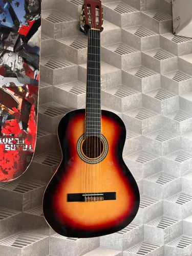 Violão acústico semi-novo