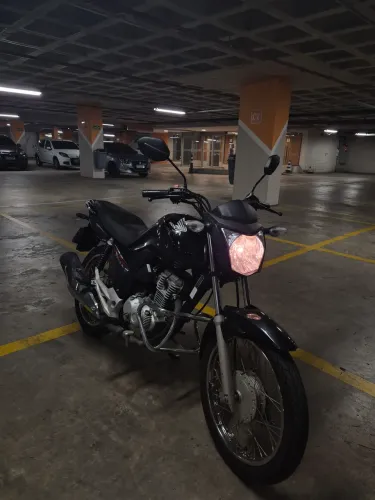 Moto muito nova em ótimo estado documento ok
