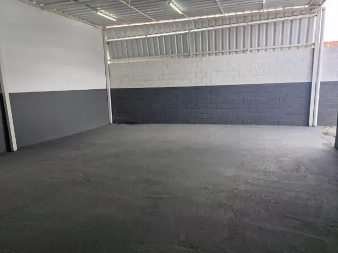 Galpão para locação com 140 m², localizado no bairro Vila Lemos em Campinas/SP.