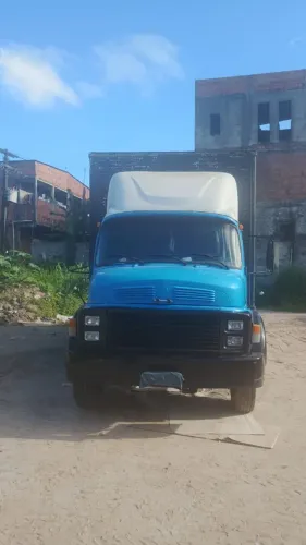 Caminhão 1113, baú, pneus  80%