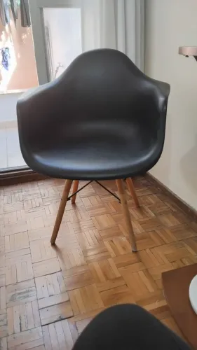 2 Cadeiras de polipropileno preta