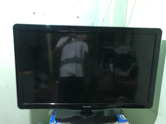 TV Philips 40" LED (Sucata / Peças) 