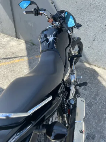 Moto fan 150 preta