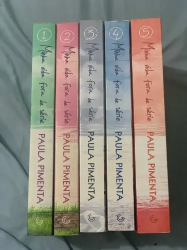 Livro coleção minha vida fora de série Paula 