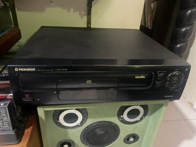 Laser disc Pioneer CLD S104