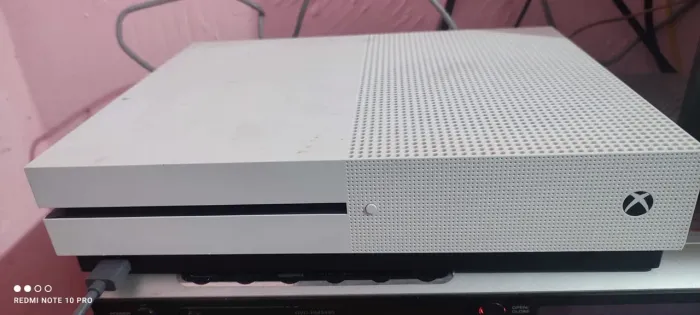 Xbox One S com leitor de disco 1TB