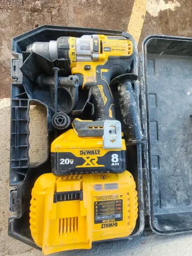Combo DeWALT DCD999 Brushless + Bateria 8 Ah + Carregador Turbo DCB118 + Maleta