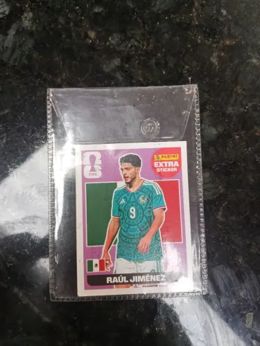Vendo figurinha legend do Raúl jiménez da copa de 2026 sem amaços novo no plástico!!!