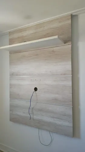Vendo Guarda-Roupa(com espelho) e Painel para TV em MDF
