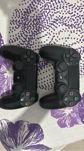 Ps4 fat completo com um jogo adicional