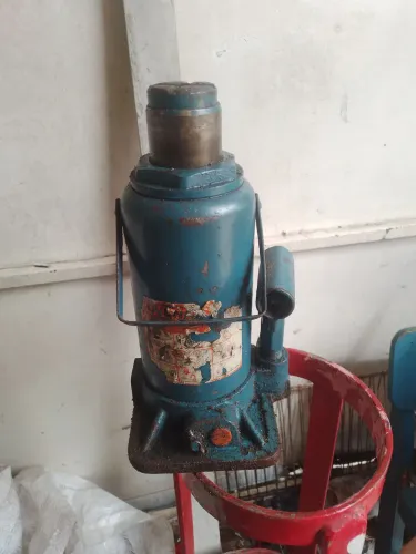  Vendo Macaco Hidraulico da marca  Bovenau