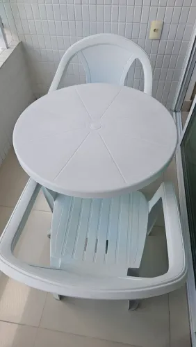 JOGO DE MESA E CADEIRAS