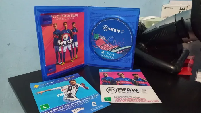 FIFA 19 narração em português original, todos os papéis na caixa.