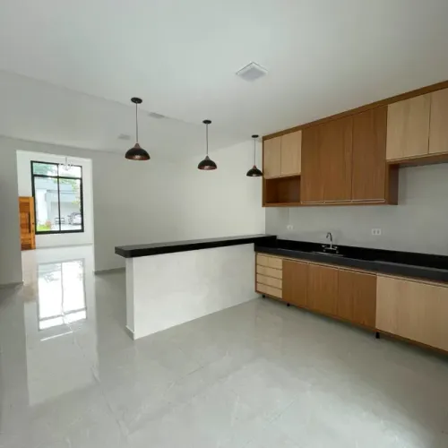 Casa para Venda  - Condomínio Fechado em Taubaté - com piscina.