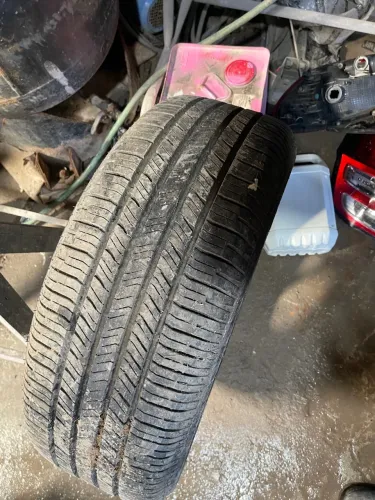 Pneu com jante da Mitsubishi 225-55/18