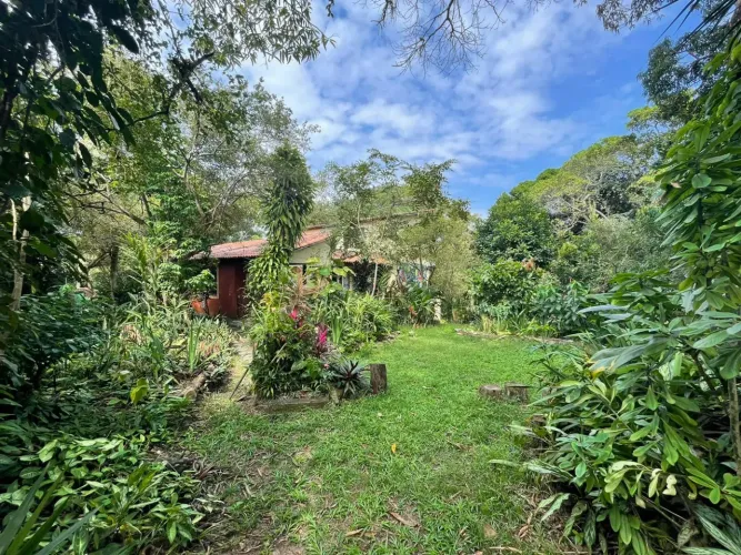 Casa para venda tem 500 metros quadrados com 6 quartos em Trobogy - Salvador - Bahia