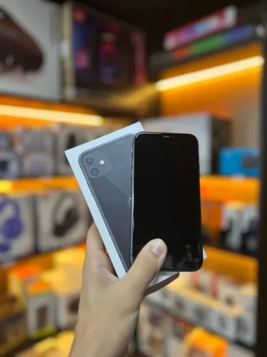 IPhone 11 preto com caixa impecável