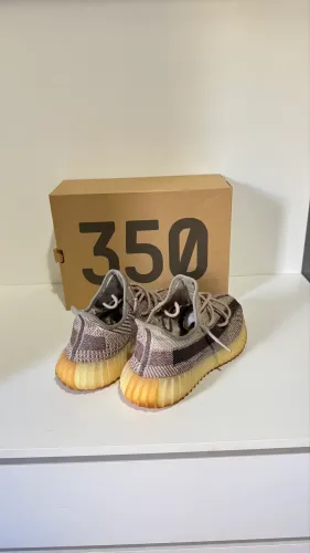 YeezyBoost 350 V2 