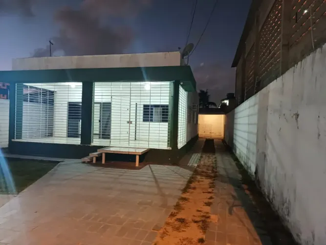 ALUGO CASA 03 QTS SUITE EM  CANDEIAS R$ 3.200,00