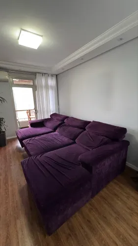 Sofá roxo grande 