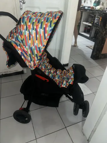 VENDE SE CARRINHO DE BEBE 300,00