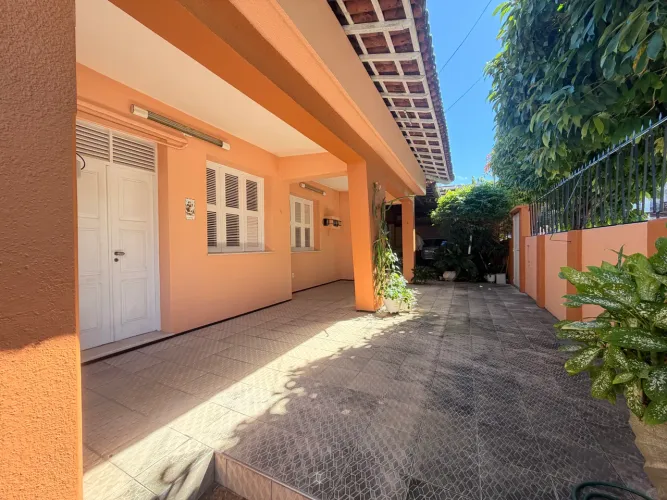 CASA RESIDENCIAL - CLINICA - Próx Av Antônio Sales