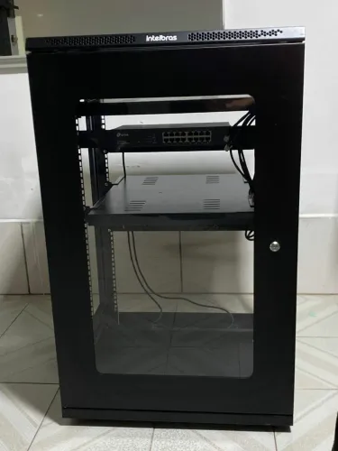 Vendo Rack Servidor Intelbras.