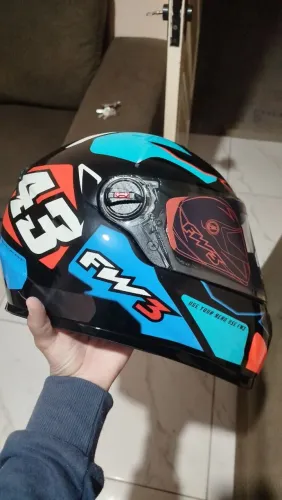 Capacete fw3 semi novo