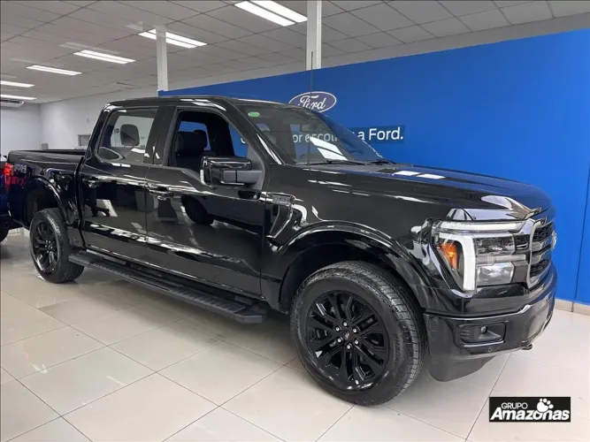 Ford F-150 Lariat Black 4X4 5.0 V8 2025