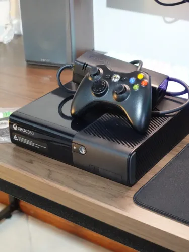 Xbox 360 Super Slim, Controle Original, Fonte Original + Jogo Brinde
