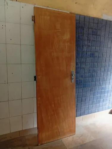 Vendo essa porta cimiocas das antigas completa boa é barrato100 reais