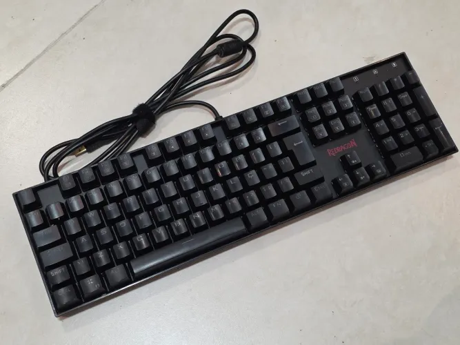 Teclado mecânico Redragon K551RGB - Doação