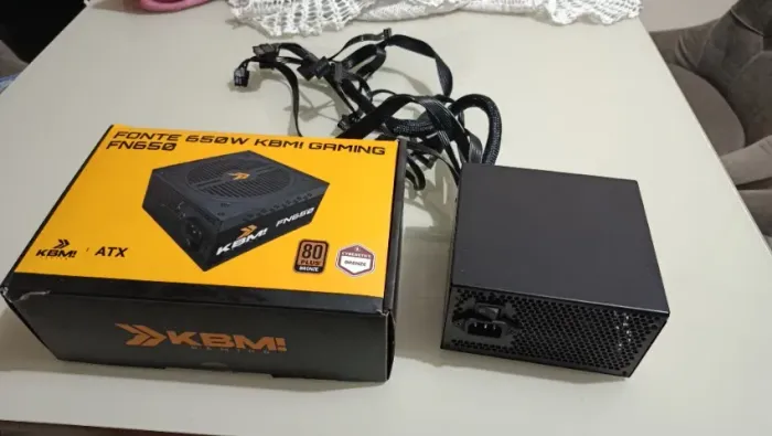Fonte 650W 80 Plus Bronze KBM! Gaming + Caixa | Excelente Estado