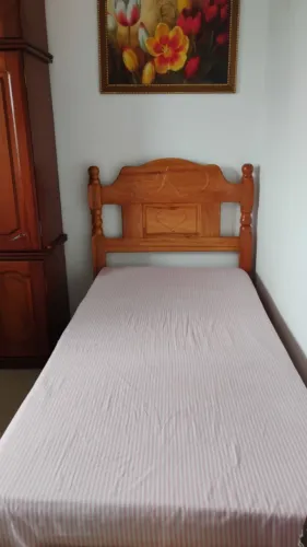 Cama nova de madeira com colchão!
