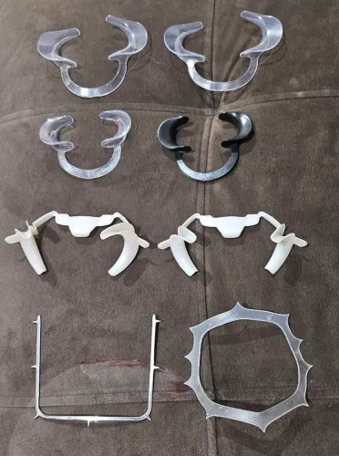 Vendo afastadores labiais adultos e infantis, arco facial de Young e Otsby Odontologia