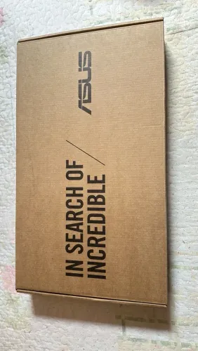 ASUS Vivobook Go 15 E1504F - Ryzen 5 7520U / 8GB / SSD 256GB / Full HD / Win 11 - Lacrado