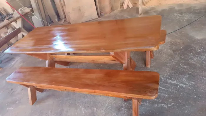 Mesa semi rústica 2x0.75 com bancos