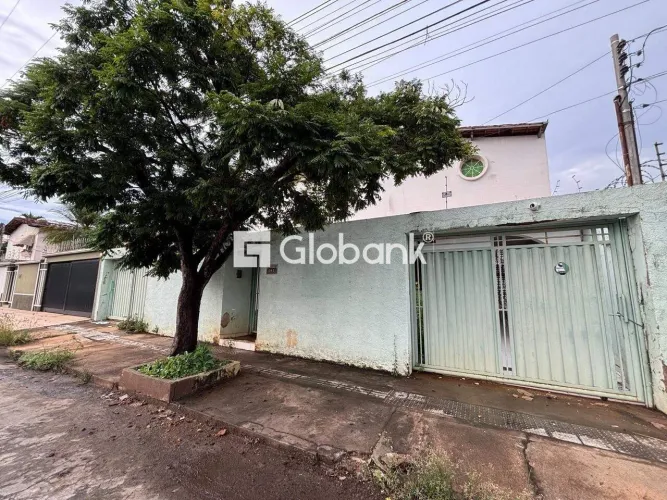 Casa com 4 quartos e 5 banheiros, 3 vagas de garagem, 320m no bairro Todos os Santos