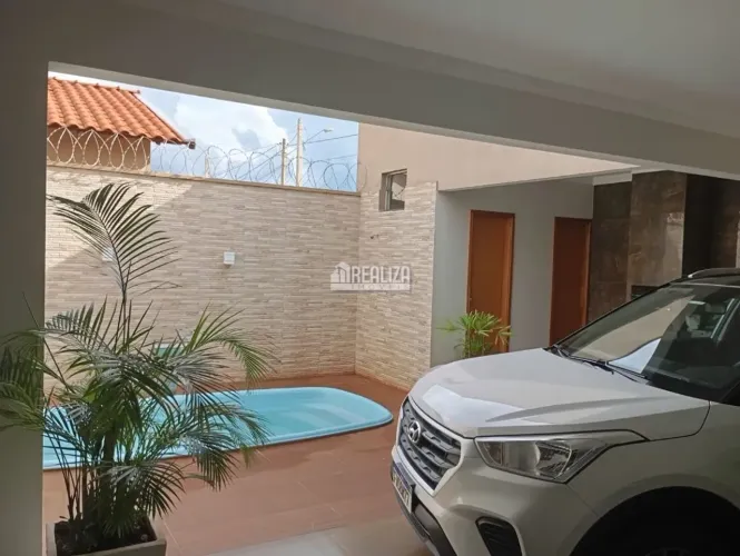 Casa à venda no Parque das Flores, em Aramina: 2 dormitórios, piscina e varanda gourmet
