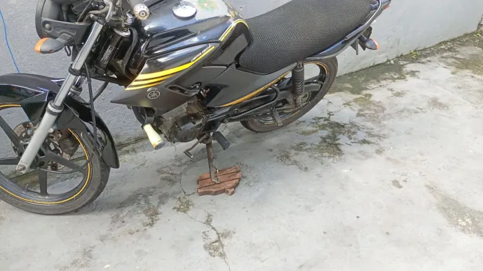 Vendo essa moto 125 , valor 4 mil. Só mandar msg realmente os interessados sem queima vela
