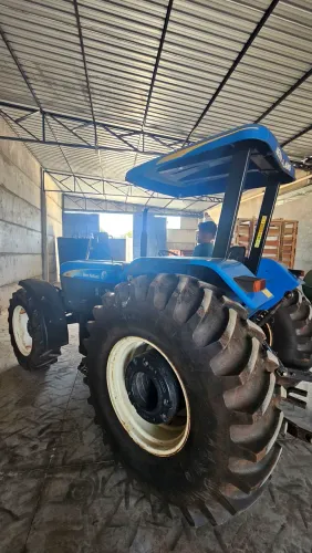 Trator New Holland 7630